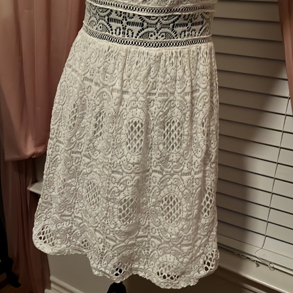 White dress - Picture 5 of 6